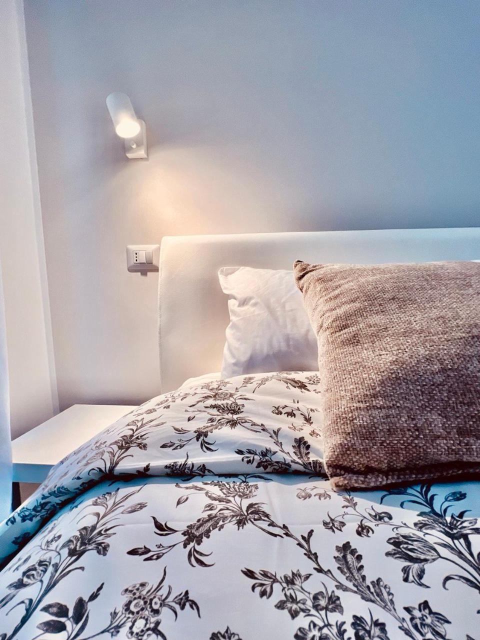 Finella Charming Rooms Bari Esterno foto